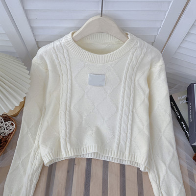 Ženski pulover s ovalnim izrezom - jednobojni model