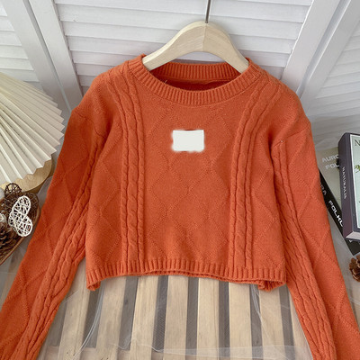 Ženski pulover s ovalnim izrezom - jednobojni model