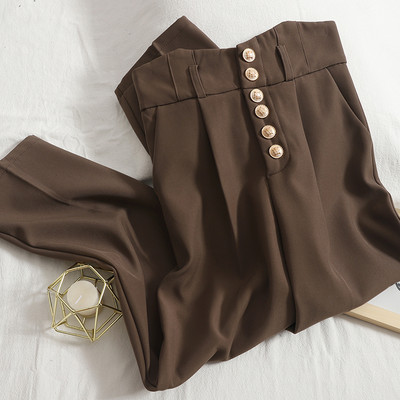 Modern női nadrág gombokkal, magas derékkal