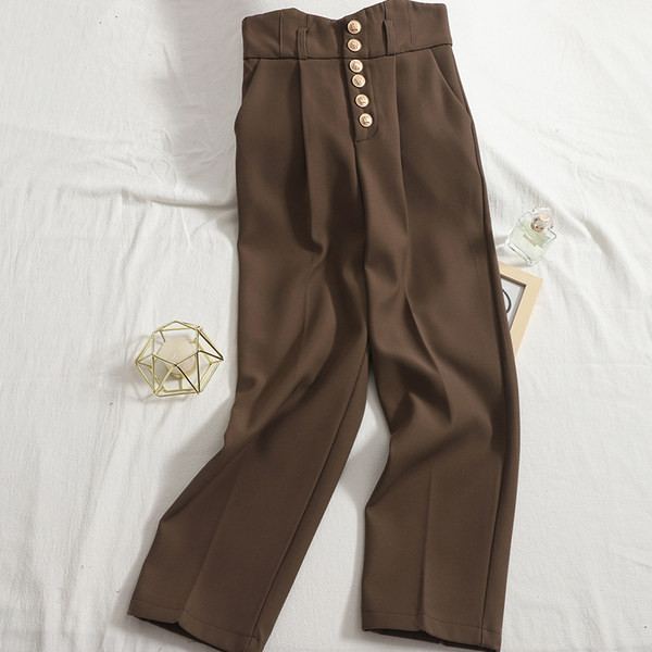 Modern női nadrág gombokkal, magas derékkal