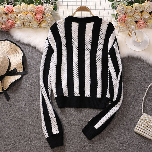 Fekete-fehér csíkos női mellény