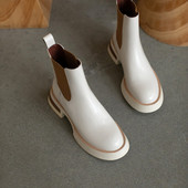 Lapos talpú női csizma új modellje