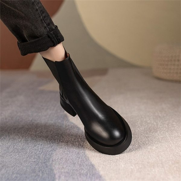 Lapos talpú női csizma új modellje