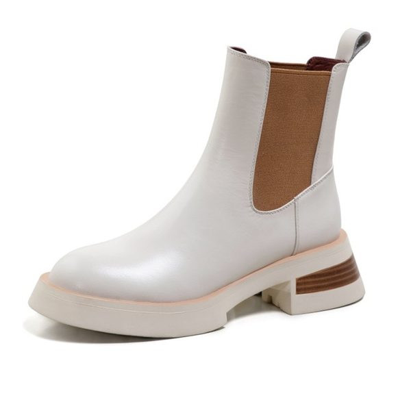 Lapos talpú női csizma új modellje