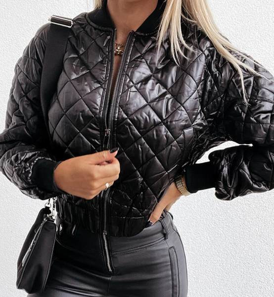 Moderan kratki model ženske jakne s patentnim zatvaračem