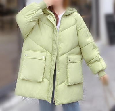 Modern női hosszú modell kabát zsebekkel és gombokkal