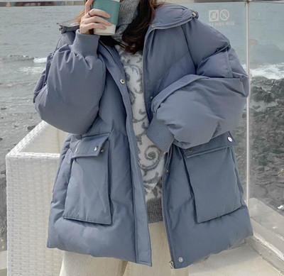 Modern női hosszú modell kabát zsebekkel és gombokkal