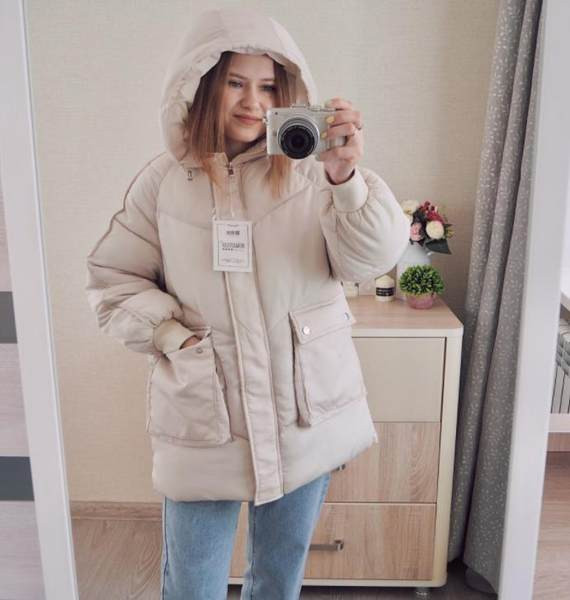 Modern női hosszú modell kabát zsebekkel és gombokkal