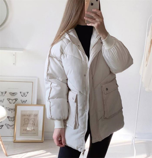 Modern női hosszú modell kabát zsebekkel és gombokkal