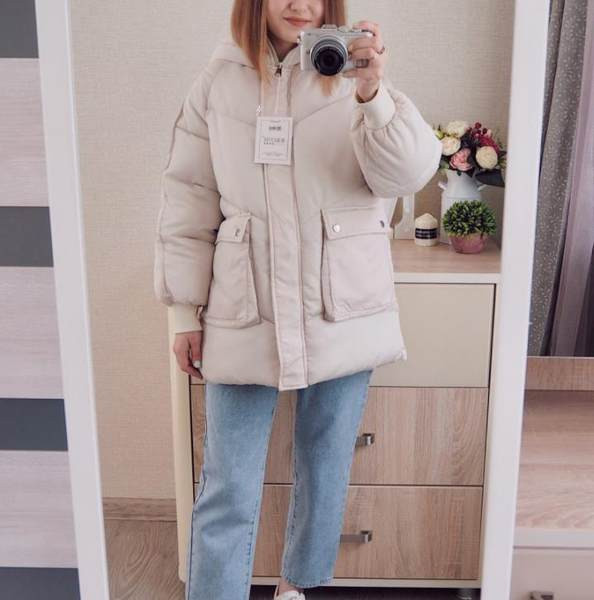 Modern női hosszú modell kabát zsebekkel és gombokkal