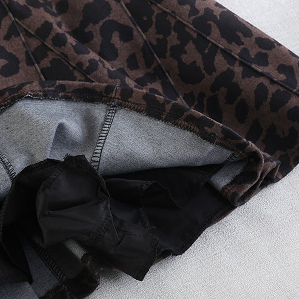 Rövid női szoknya állatmintával, magas derékkal