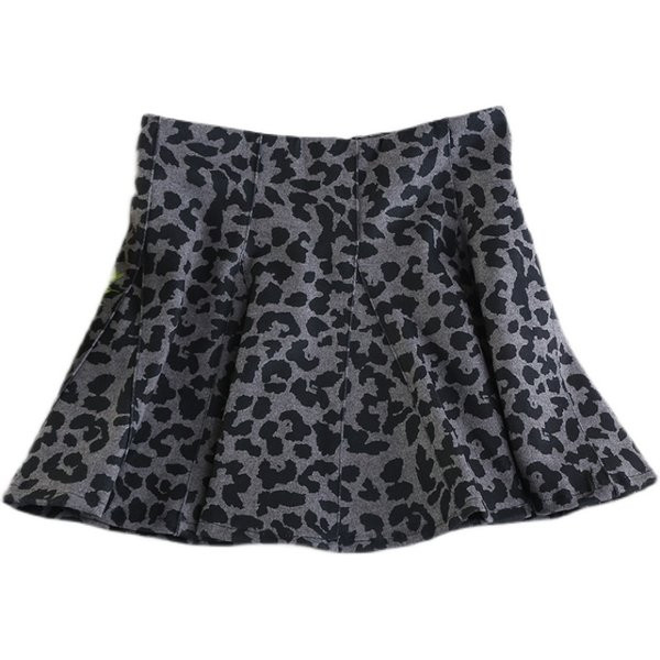 Rövid női szoknya állatmintával, magas derékkal