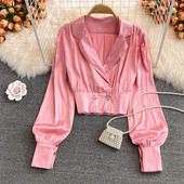 Naiste nööpide ja sügava kaelusega särk