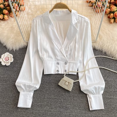 Naiste nööpide ja sügava kaelusega särk