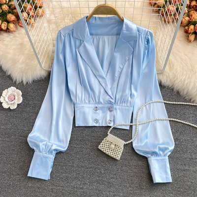 Naiste nööpide ja sügava kaelusega särk