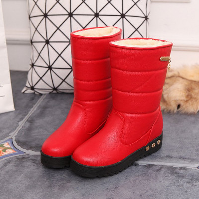 Öko-nahast ja metallelemendist lameda tallaga naiste talvesaapad