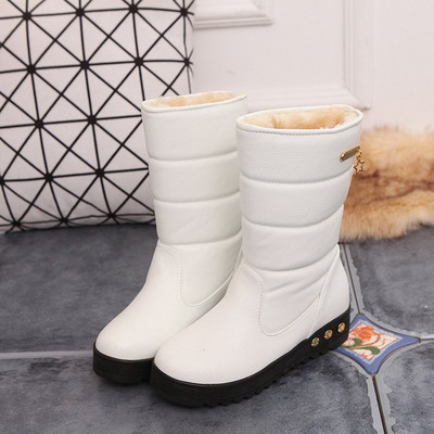 Öko-nahast ja metallelemendist lameda tallaga naiste talvesaapad