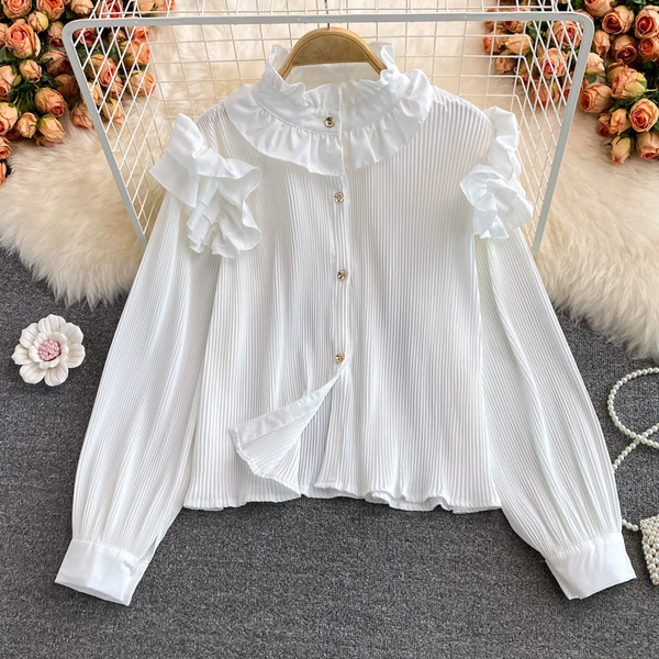 Kolmes värvitoonis lokkide ja nööpidega naiste särk