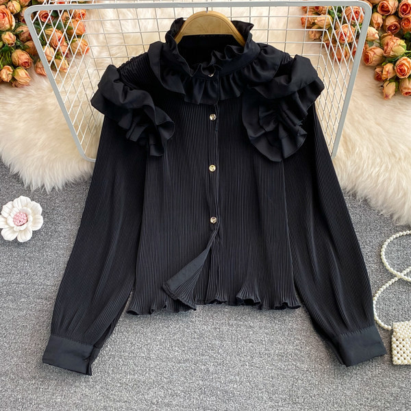 Kolmes värvitoonis lokkide ja nööpidega naiste särk