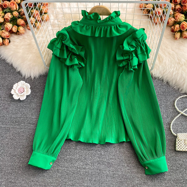 Kolmes värvitoonis lokkide ja nööpidega naiste särk