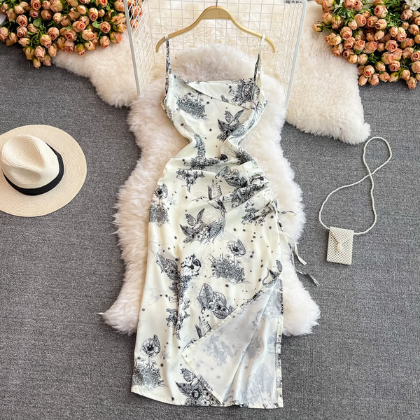 Naiste moodne lõhiku ja peenikeste rihmadega kleit