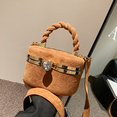 Szív alakú, öko-velúr női táska