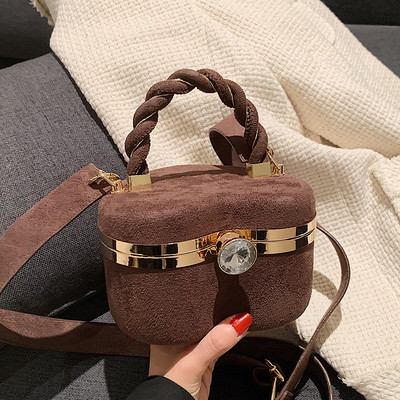 Szív alakú, öko-velúr női táska