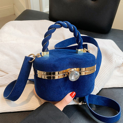 Szív alakú, öko-velúr női táska