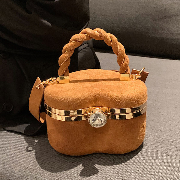 Szív alakú, öko-velúr női táska