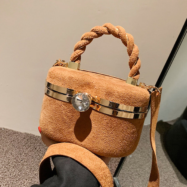 Szív alakú, öko-velúr női táska