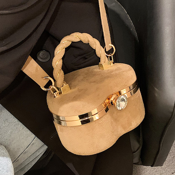 Szív alakú, öko-velúr női táska