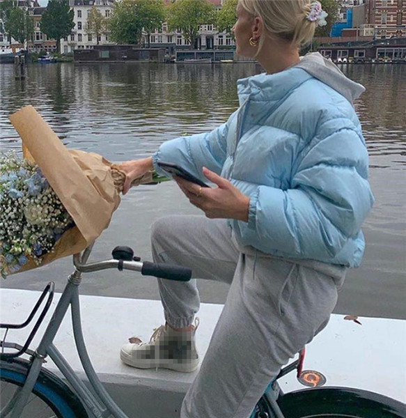 Női modern rövid kabát széles modell cipzárral