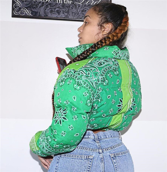 Modern női rövid kabát mintával és cipzárral