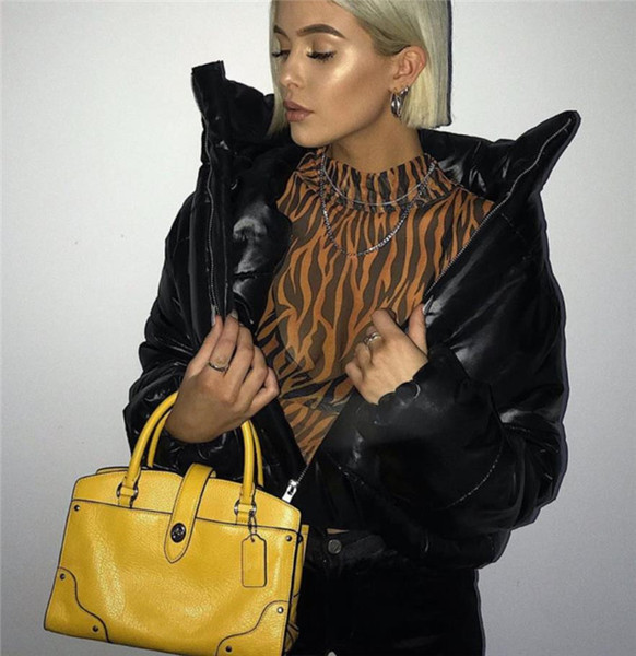 Geaca de dama moderna model simplu cu fermoar si sireturi