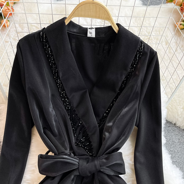 Női ruha bársony övvel