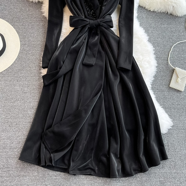 Női ruha bársony övvel