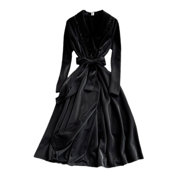 Női ruha bársony övvel