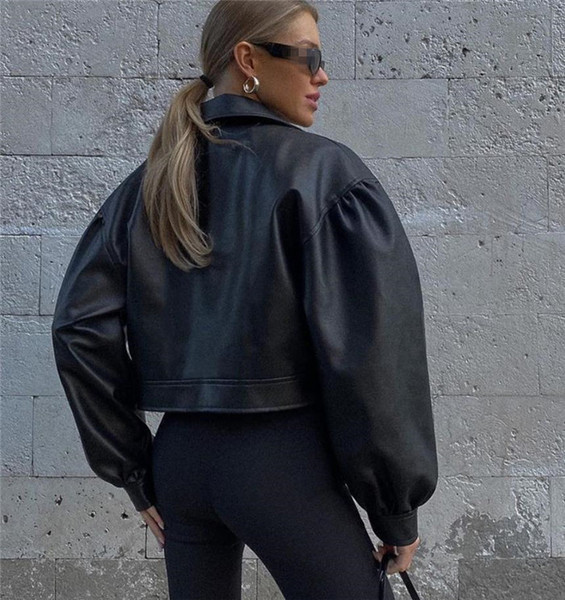 Modern női bőrkabát cipzárral széles modellel