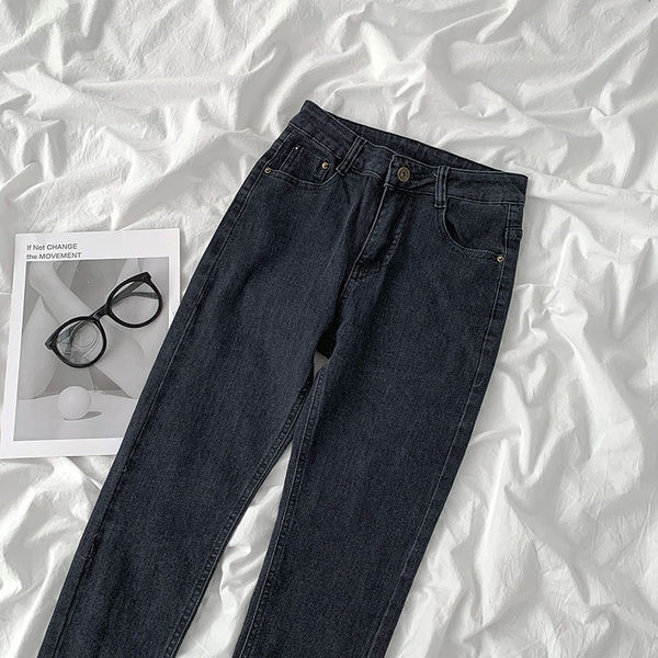 Aktuális farmer magas derékkal és gombbal