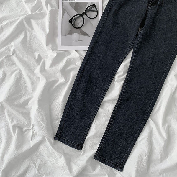 Aktuális farmer magas derékkal és gombbal