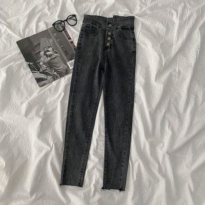 Kõrge vöökoha ja nööpidega vabaaja teksad