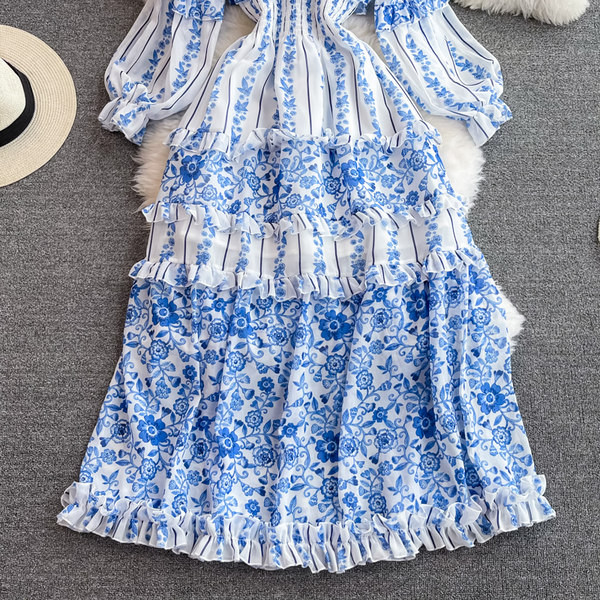 Naiste moodne sinine paljaste õlgadega kleit