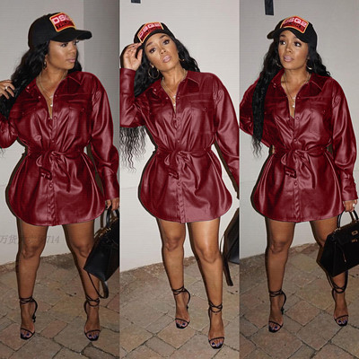 Stílusos női bőrdzseki övvel és gombokkal