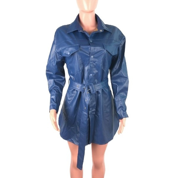 Stílusos női bőrdzseki övvel és gombokkal