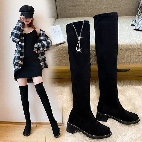 Tõmbluku ja dekoratiivkividega naiste kõrged saapad üle põlve