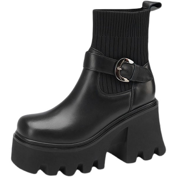 Modern női csizma durva talppal és csattal