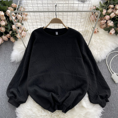 Moteriškas megztinis su ovalia iškirpte ir ilgomis rankovėmis