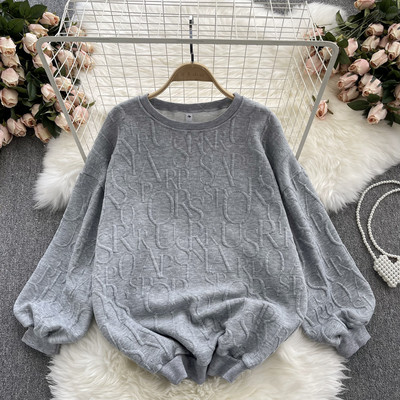 Moteriškas megztinis su ovalia iškirpte ir ilgomis rankovėmis