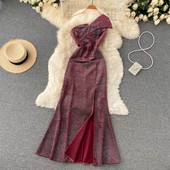 Stilinga moteriška ilga suknelė su vienu dirželiu