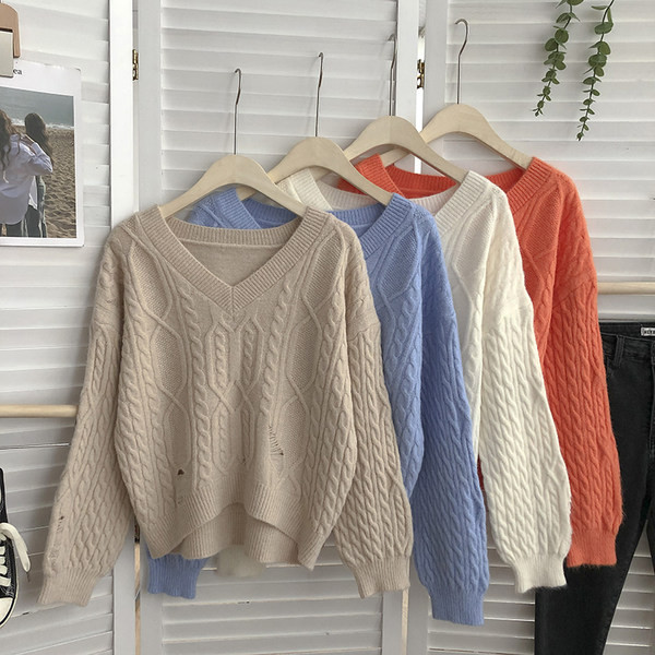 Naiste kampsun - kootud terava kaelusega